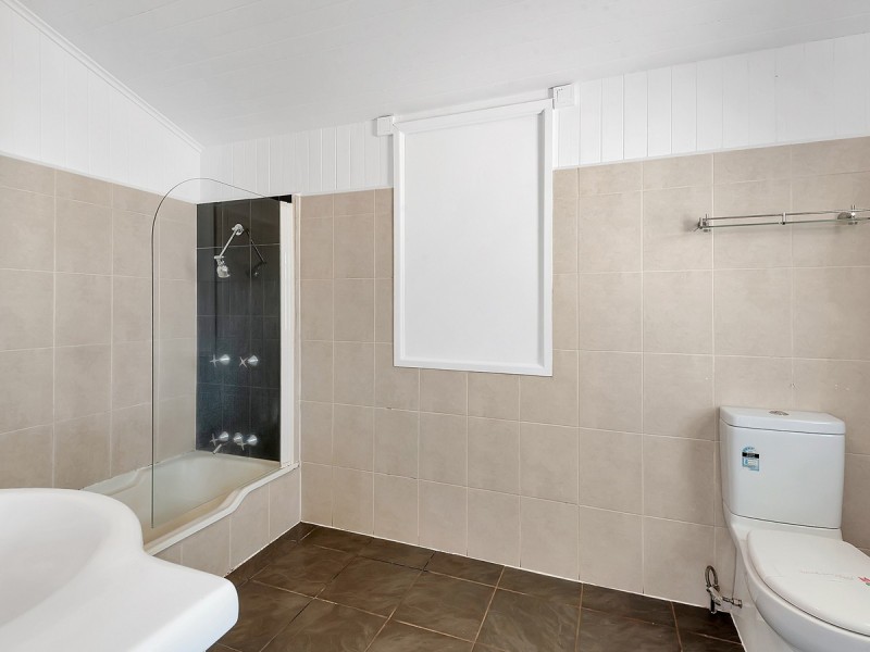 1 Boxsall Street, Newtown QLD 4350