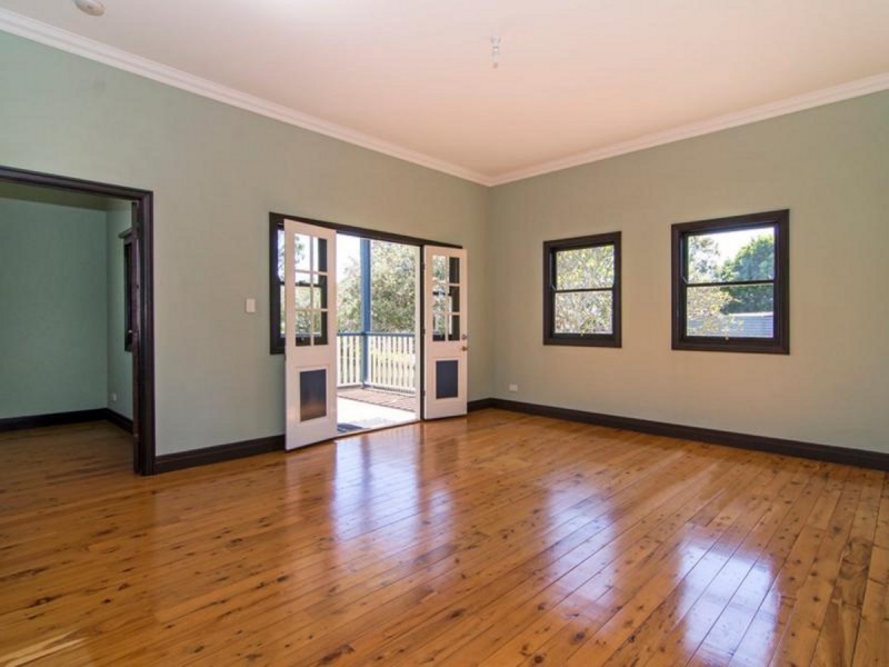 11 Anzac Avenue, Newtown QLD 4350