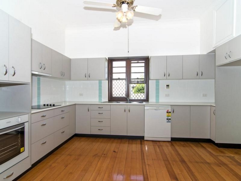 11 Anzac Avenue, Newtown QLD 4350