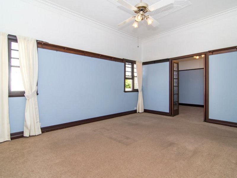 11 Anzac Avenue, Newtown QLD 4350