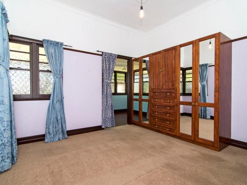 11 Anzac Avenue, Newtown QLD 4350