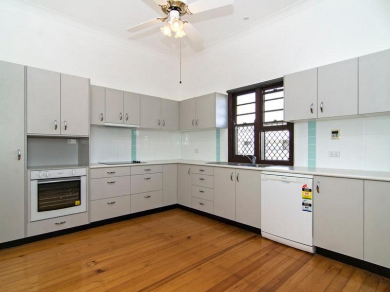 11 Anzac Avenue, Newtown QLD 4350