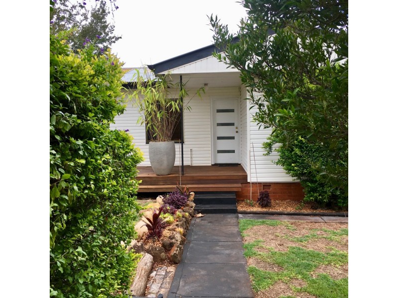 16 Challenor Street, Rockville QLD 4350