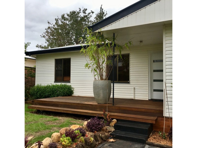 16 Challenor Street, Rockville QLD 4350