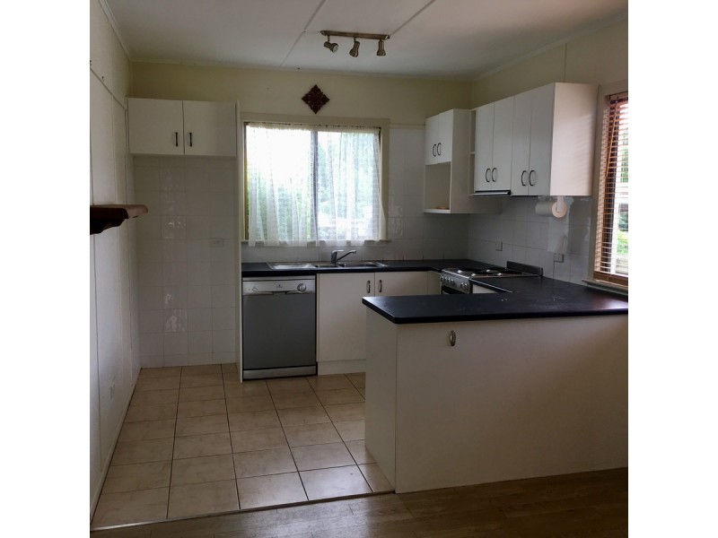 16 Challenor Street, Rockville QLD 4350