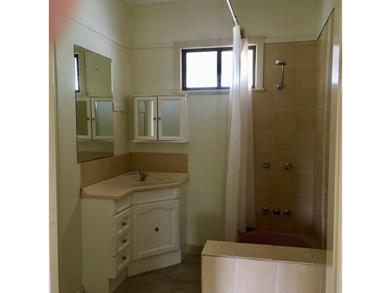 16 Challenor Street, Rockville QLD 4350