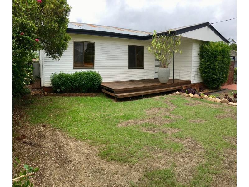 16 Challenor Street, Rockville QLD 4350