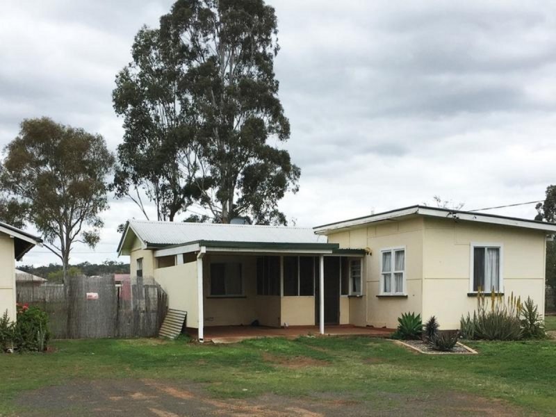 15 Lorrimer Street, Oakey QLD 4401