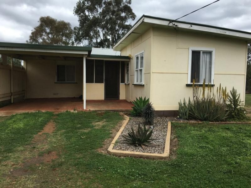 15 Lorrimer Street, Oakey QLD 4401