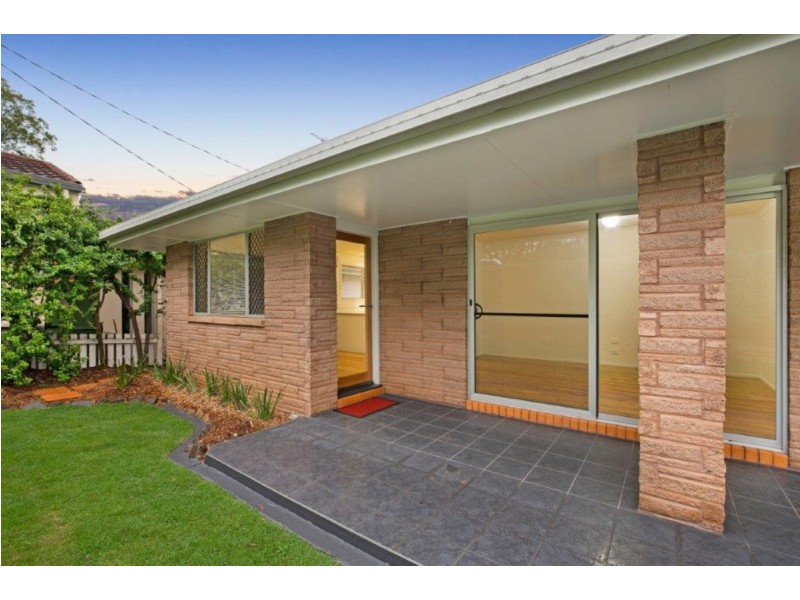 4 Alford Street, Mount Lofty QLD 4350