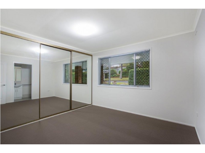 4 Alford Street, Mount Lofty QLD 4350