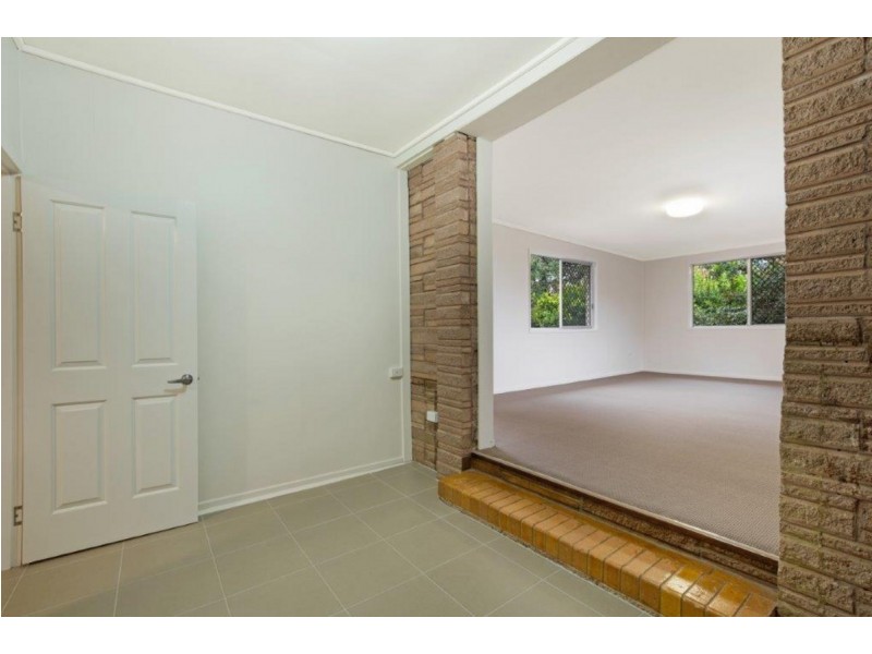 4 Alford Street, Mount Lofty QLD 4350