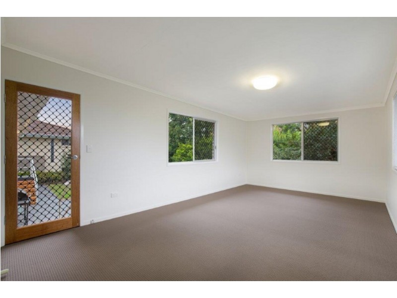 4 Alford Street, Mount Lofty QLD 4350