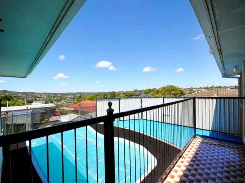 12 Greenbury Street, Rockville QLD 4350