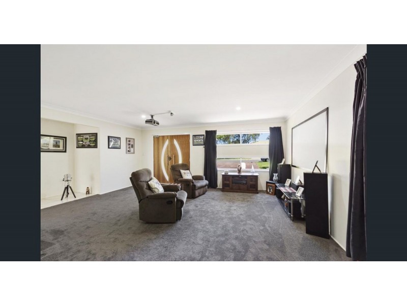 11 Jason Street, Wilsonton Heights QLD 4350