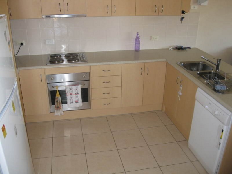 1/16 Winning Street, Glenvale QLD 4350