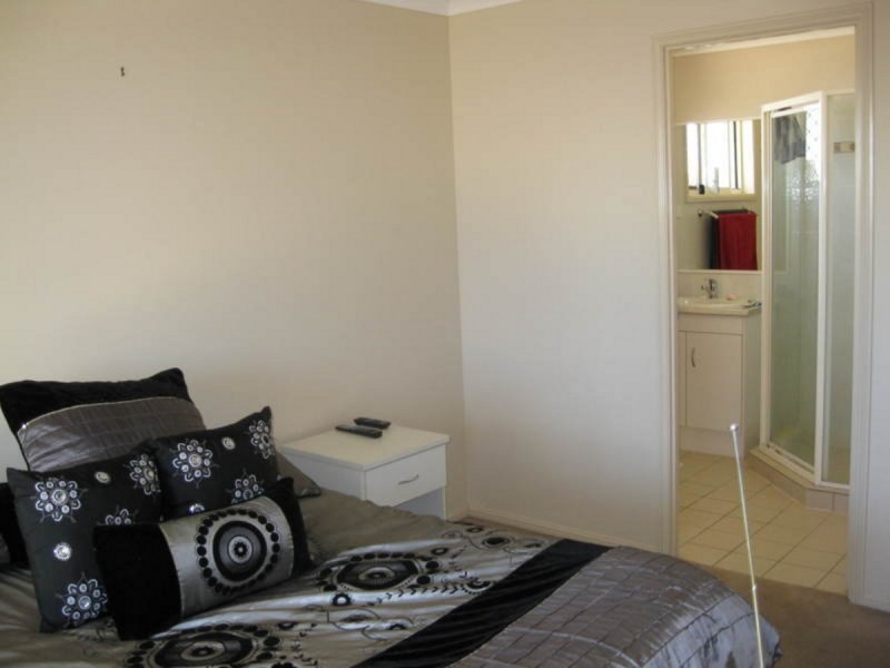 1/16 Winning Street, Glenvale QLD 4350