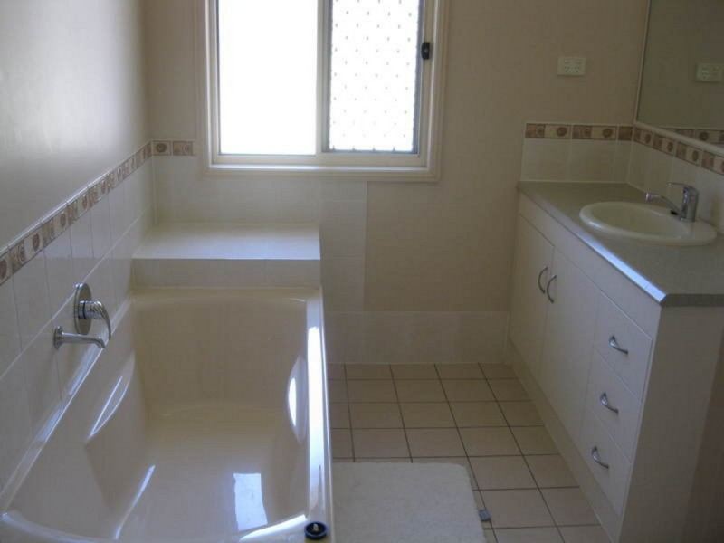 1/16 Winning Street, Glenvale QLD 4350