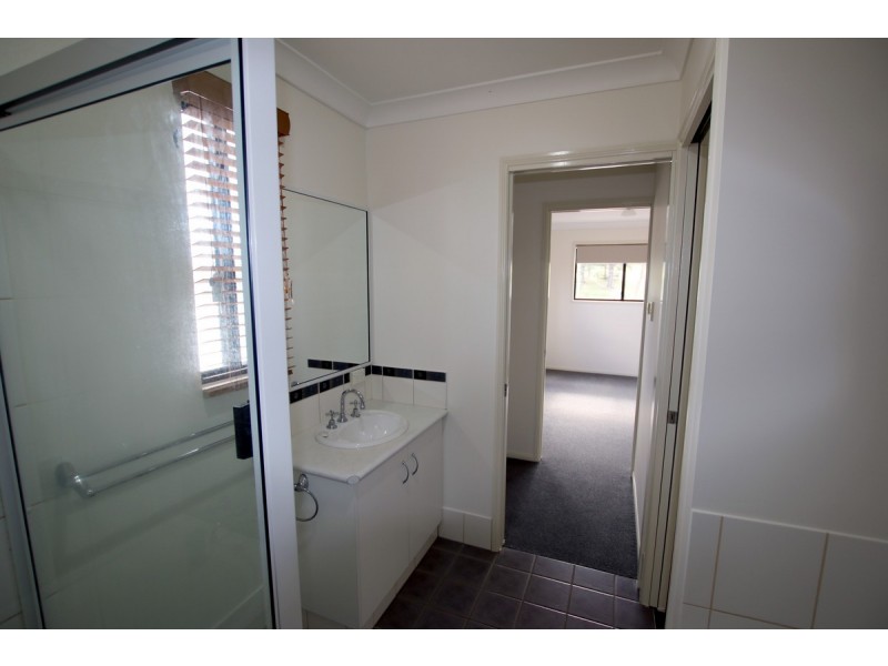 4/16 Pascoe Lane, Harlaxton QLD 4350