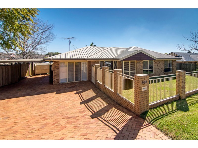 555 Hume Street, Kearneys Spring QLD 4350