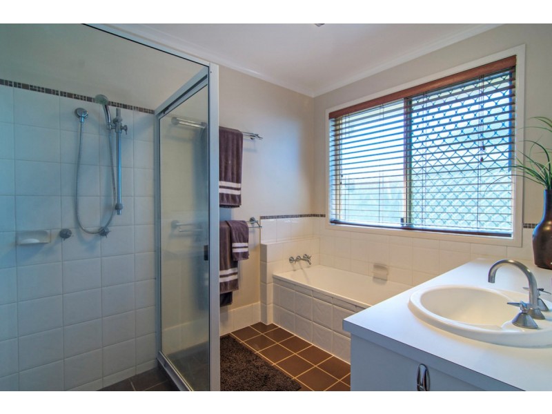 555 Hume Street, Kearneys Spring QLD 4350