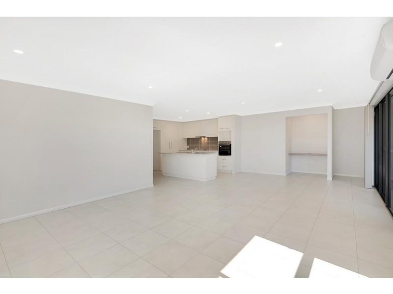 2/25 Matthews Street, Harristown QLD 4350