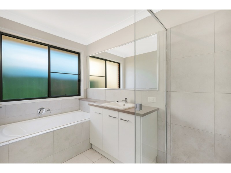 2/25 Matthews Street, Harristown QLD 4350