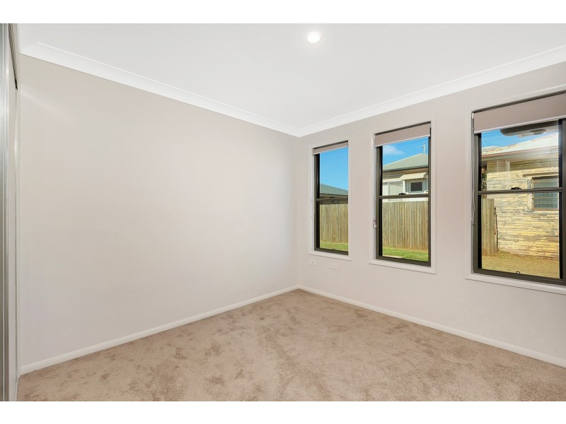 2/25 Matthews Street, Harristown QLD 4350