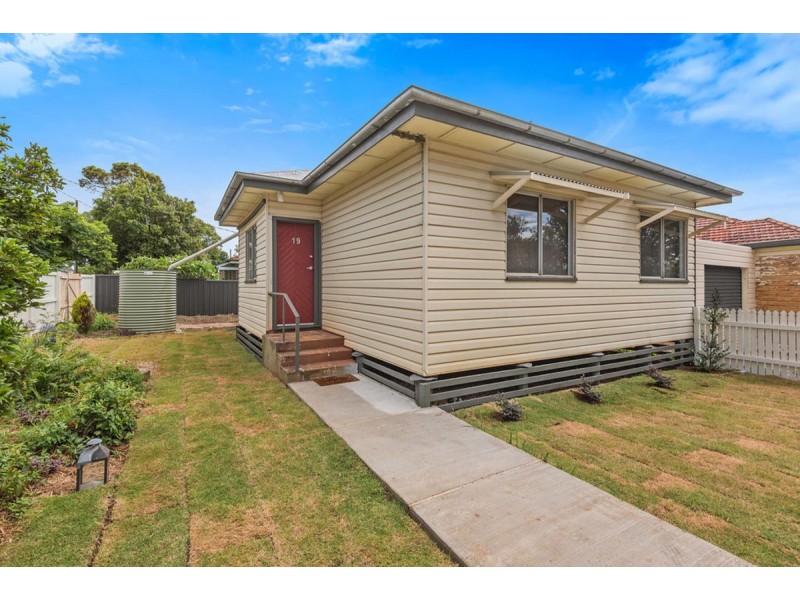 19 Edith Street, Newtown QLD 4350