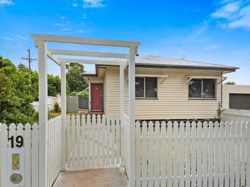 19 Edith Street, Newtown QLD 4350