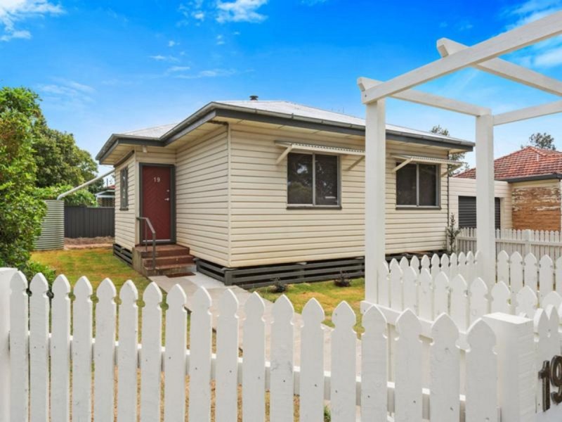 19 Edith Street, Newtown QLD 4350