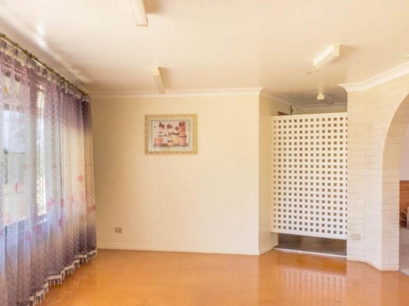 17 Niddrie Drive, Middle Ridge QLD 4350