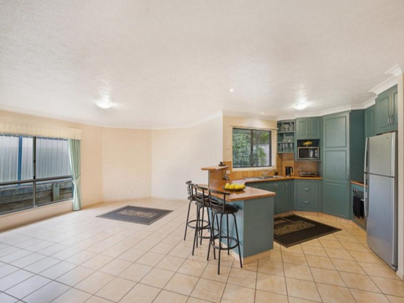 572 Hume Street, Middle Ridge QLD 4350