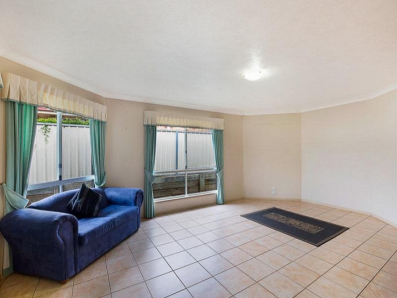 572 Hume Street, Middle Ridge QLD 4350