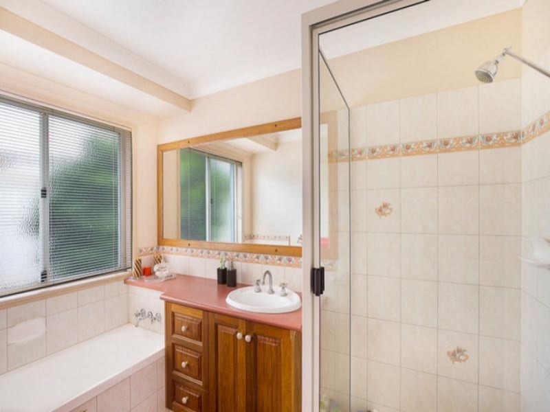 572 Hume Street, Middle Ridge QLD 4350