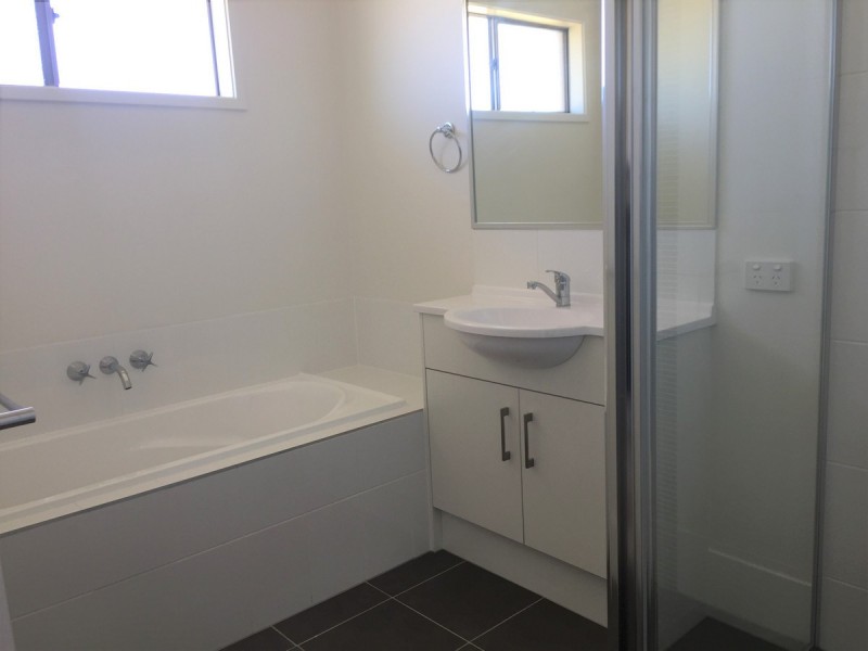 2/4 Cardamon Crescent, Glenvale QLD 4350