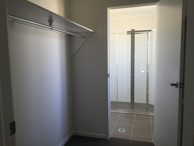 2/4 Cardamon Crescent, Glenvale QLD 4350