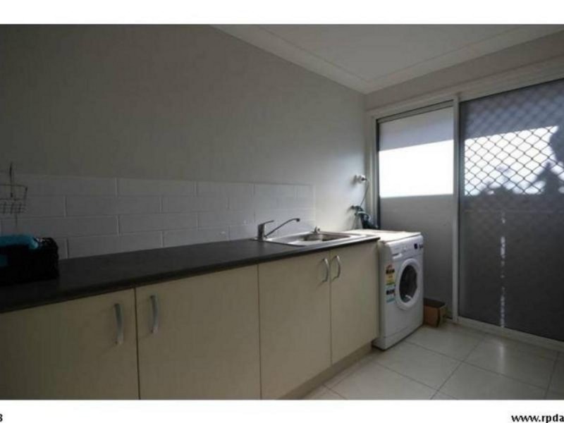 4/11 Hillside Street, Newtown QLD 4350