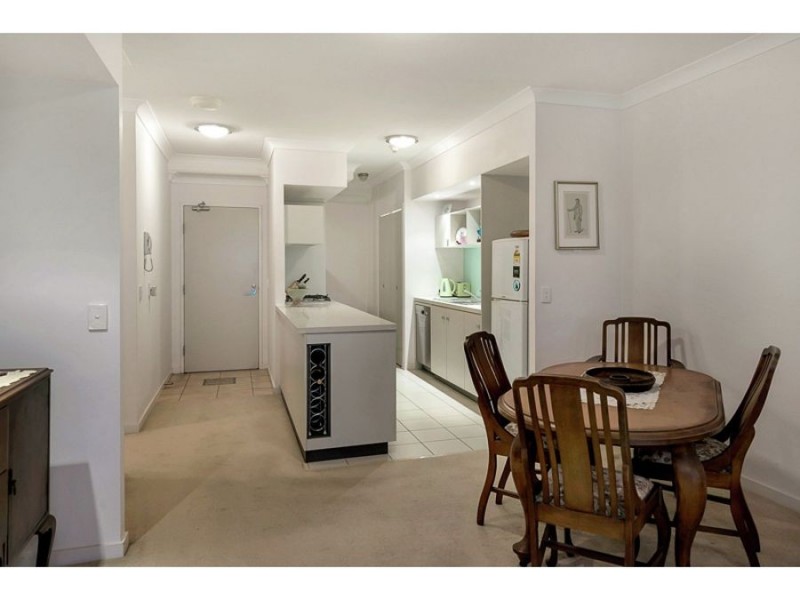 32/12 Belgrave Road, Indooroopilly QLD 4068