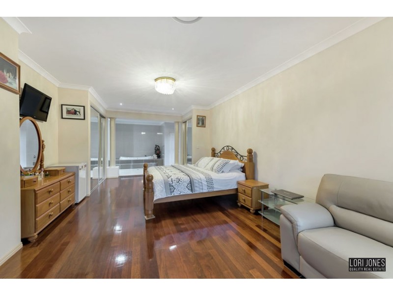 114 Broomfield Street, Taringa QLD 4068