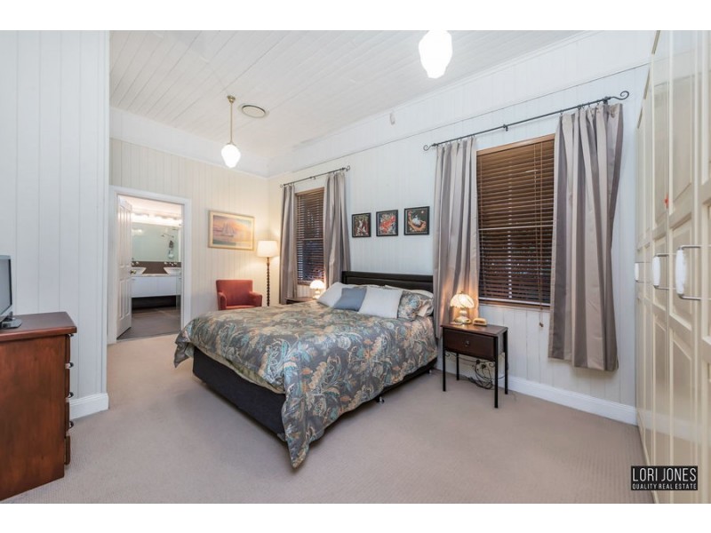 4 Dacre Street, Toowong QLD 4066