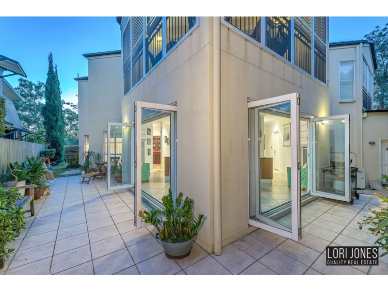 12 Ruskin Street, Taringa QLD 4068