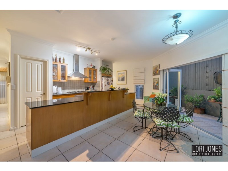 12 Ruskin Street, Taringa QLD 4068