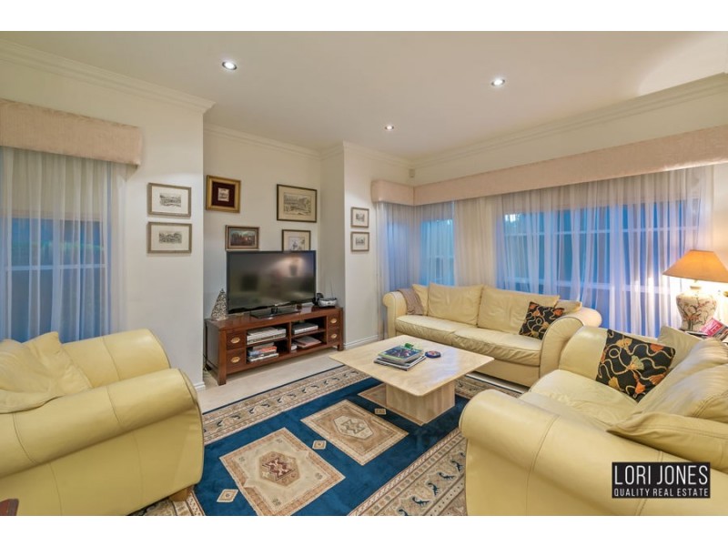 12 Ruskin Street, Taringa QLD 4068