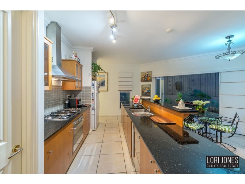 12 Ruskin Street, Taringa QLD 4068