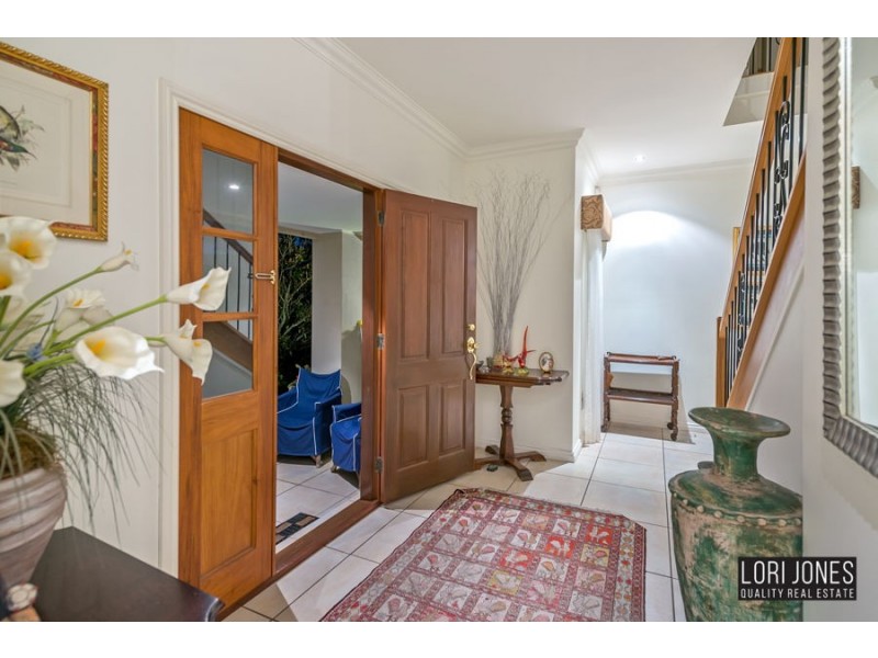 12 Ruskin Street, Taringa QLD 4068