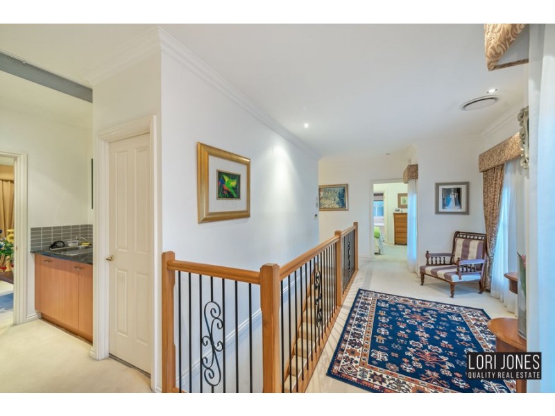 12 Ruskin Street, Taringa QLD 4068