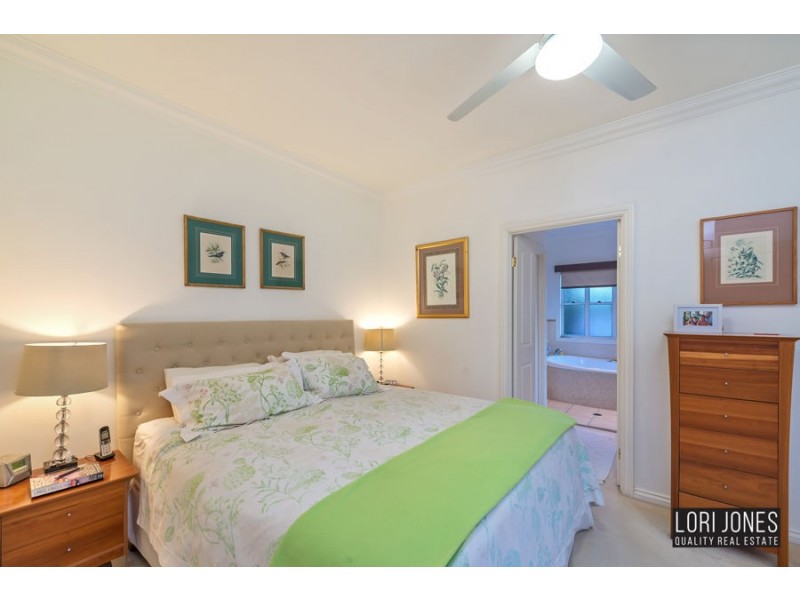 12 Ruskin Street, Taringa QLD 4068