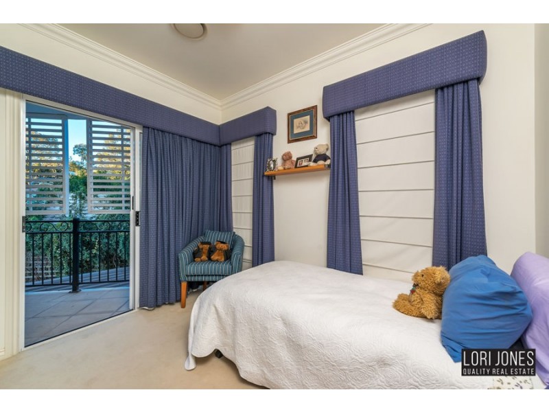 12 Ruskin Street, Taringa QLD 4068