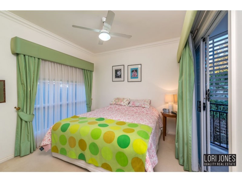 12 Ruskin Street, Taringa QLD 4068